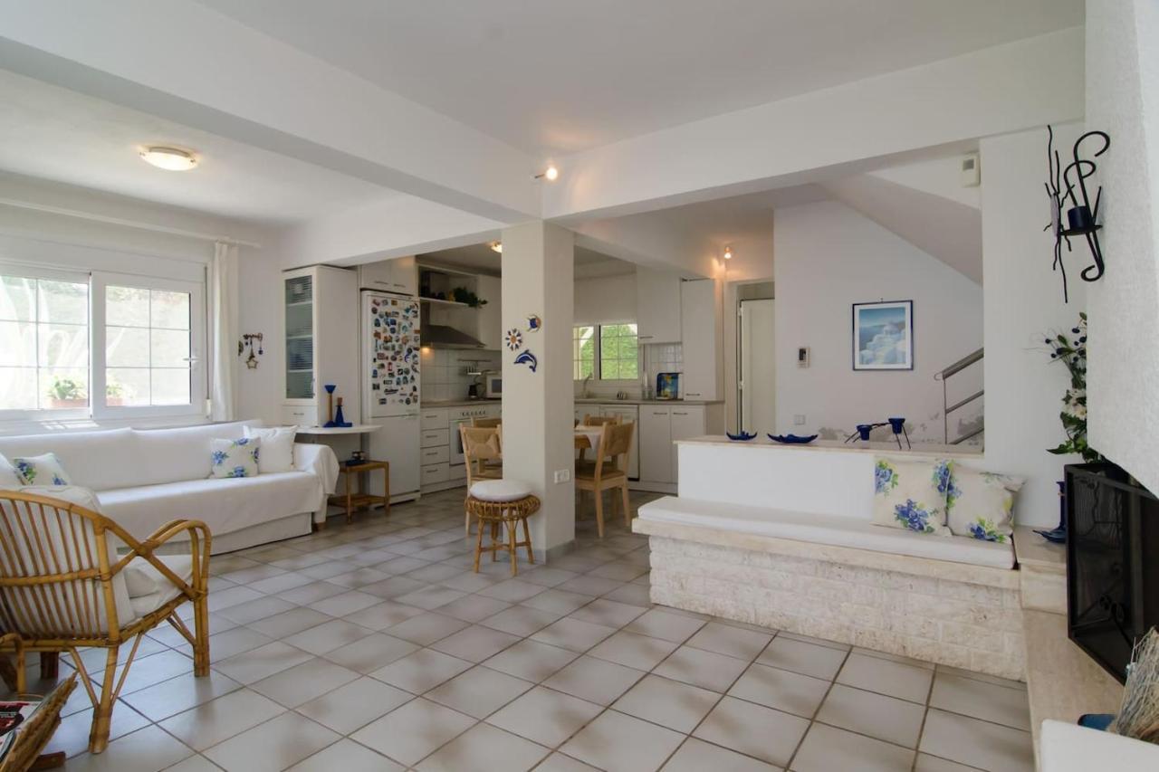 הוילה פלוגיטה Wonderful House With Private Garden מראה חיצוני תמונה