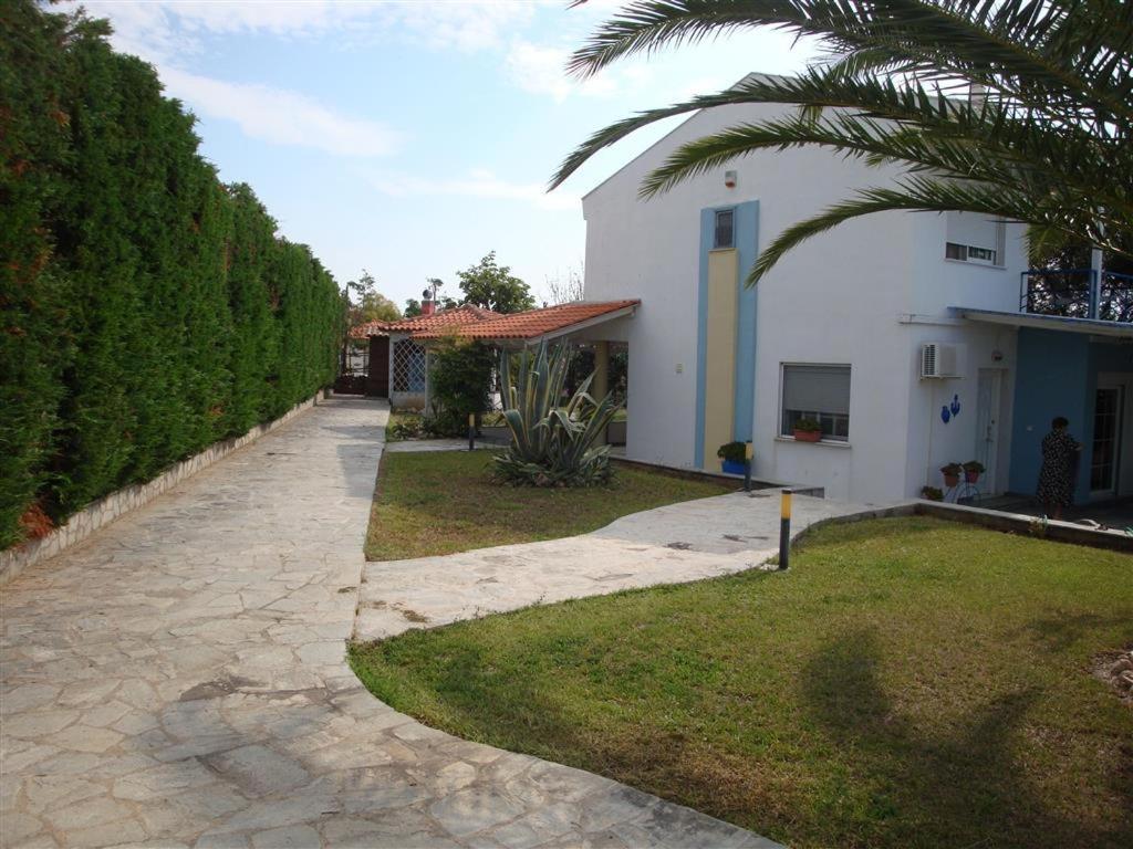 הוילה פלוגיטה Wonderful House With Private Garden מראה חיצוני תמונה